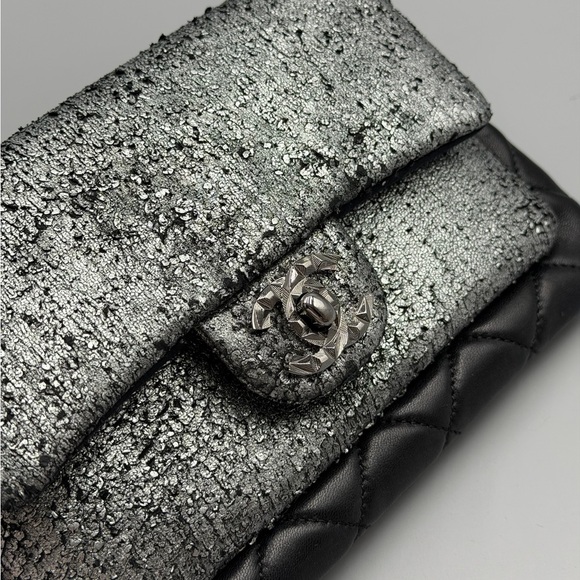 Chanel Mixed Metallic and lambskin double Pochette - Picture 4 of 13